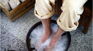 приемането на foot баня